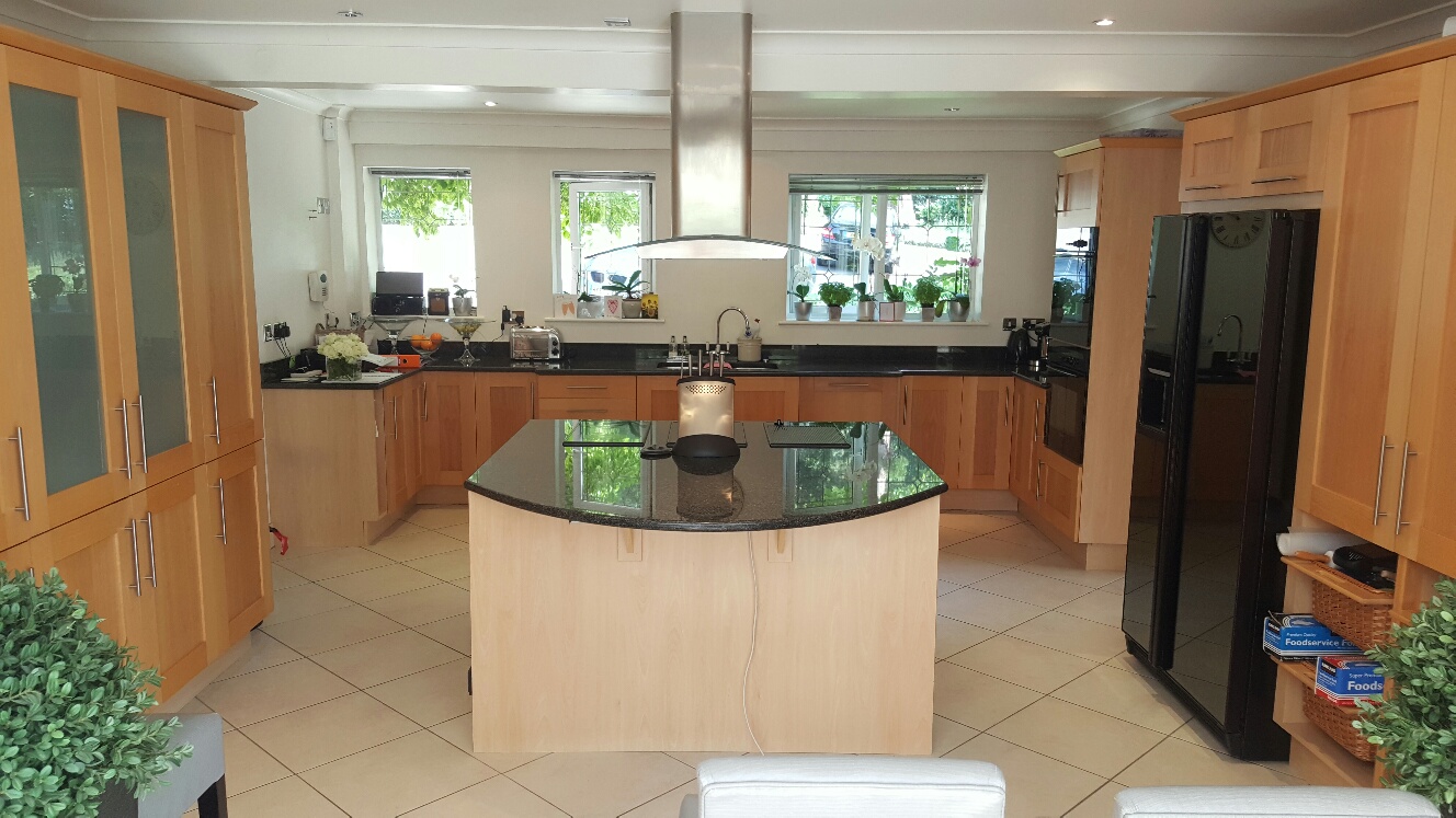 Approx 10yr Old Optiplan Kitchen with Appliances & Worktops - The Used ...
