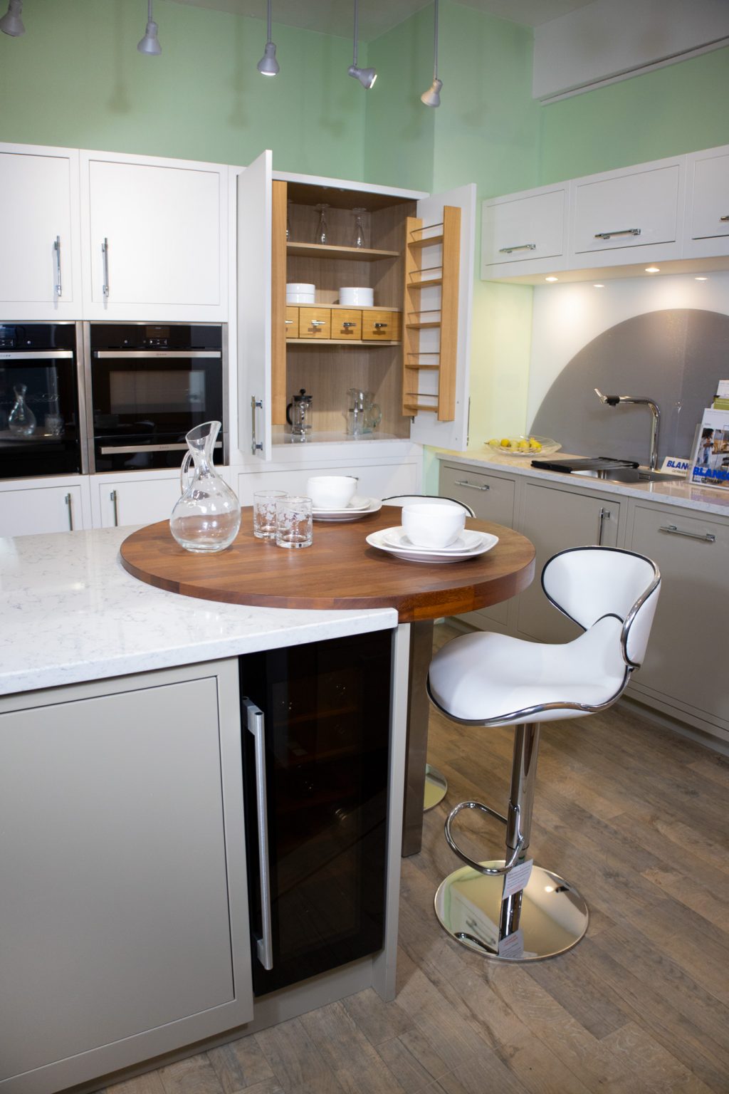 ExDisplay Kitchen, Island and Appliances The Used Kitchen Company