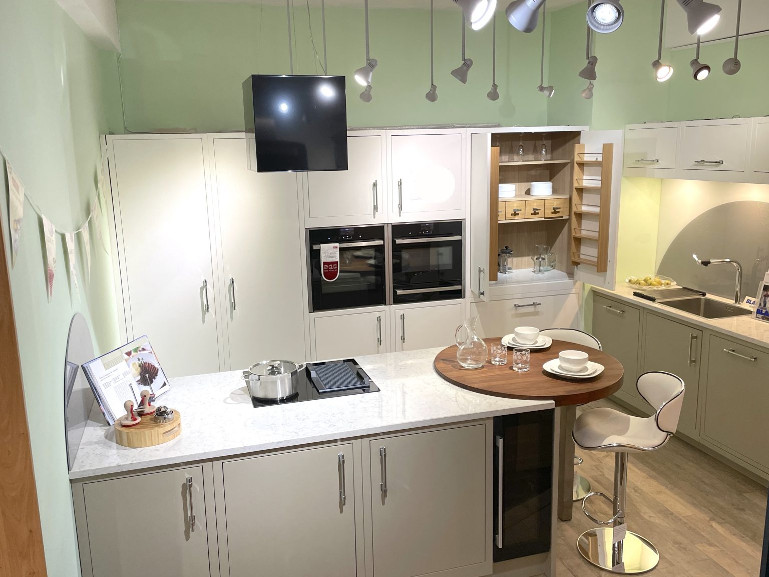 ExDisplay Kitchen, Island and Appliances The Used Kitchen Company