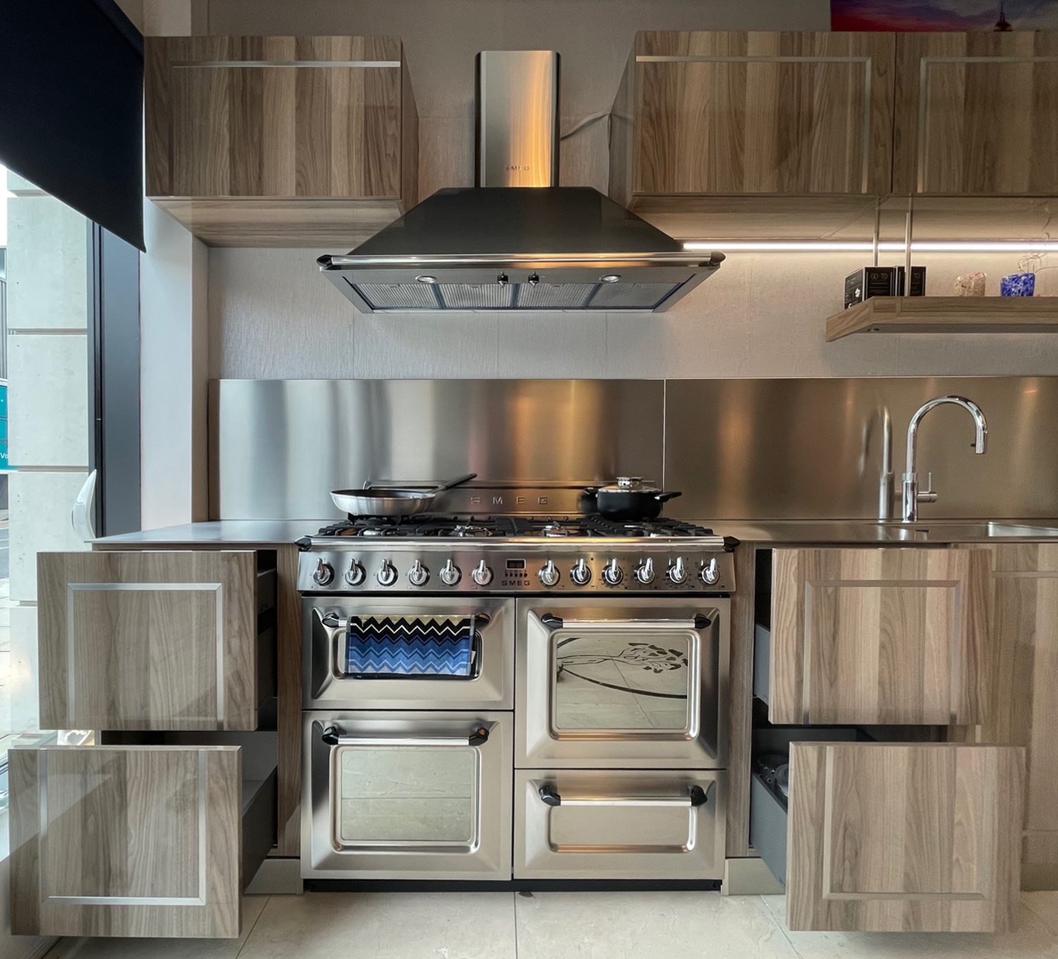 ExDisplay Kitchen, Worktops & Appliances The Used Kitchen Company