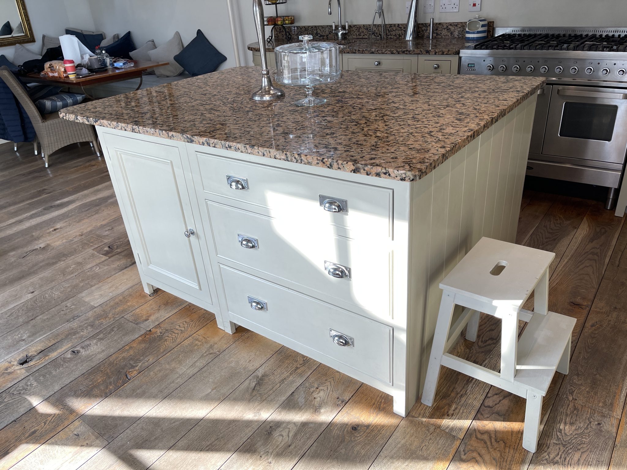 Neptune Kitchen with Island, Worktops and Brittania Range Cooker Used