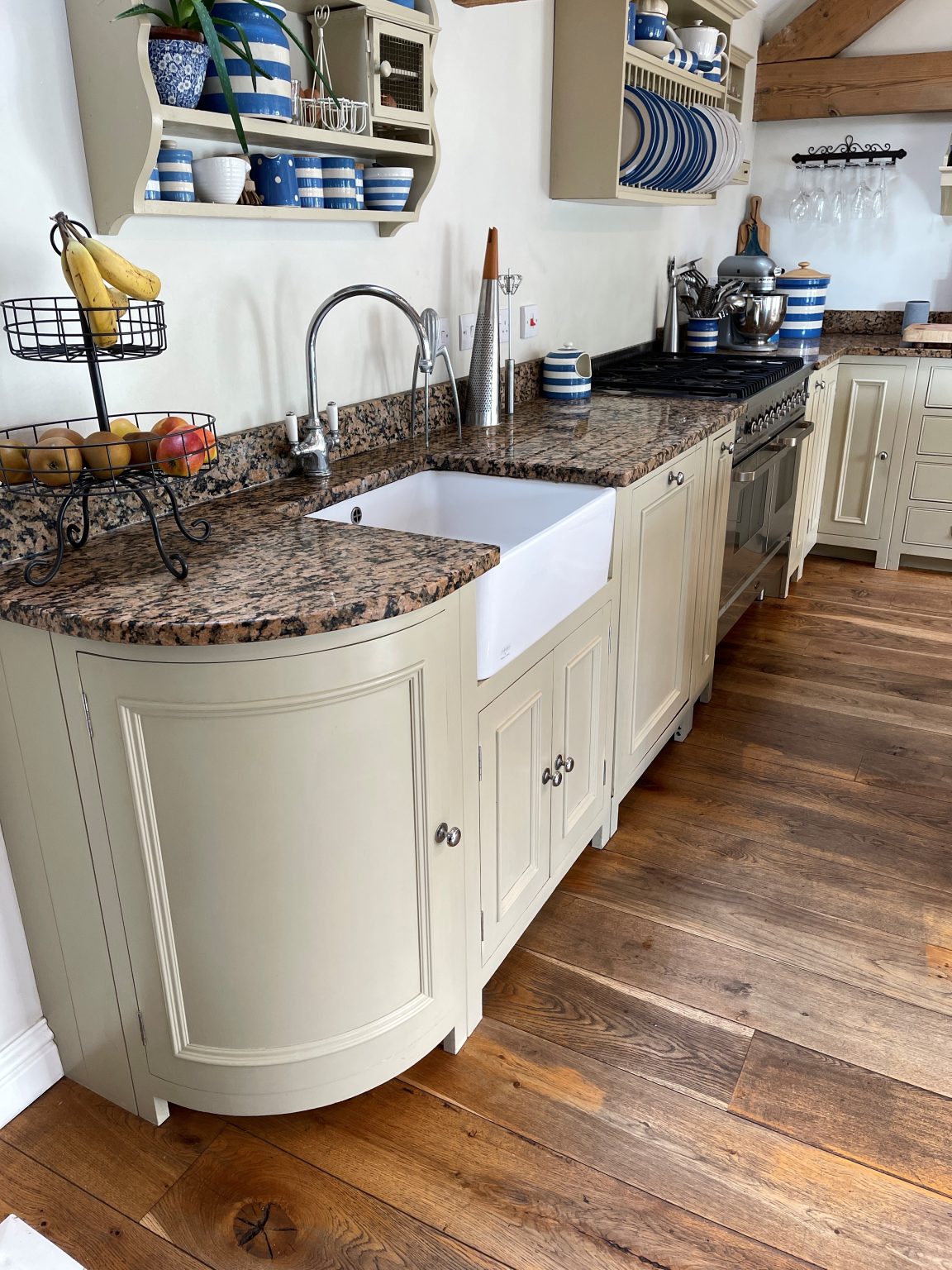 Neptune Kitchen with Island, Worktops and Brittania Range Cooker Used