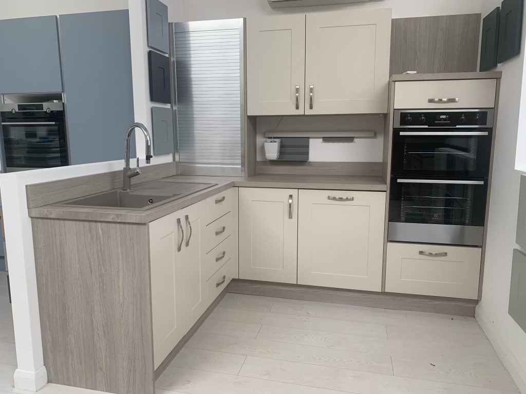Ex Display Plain Shaker Kitchen The Used Kitchen Company