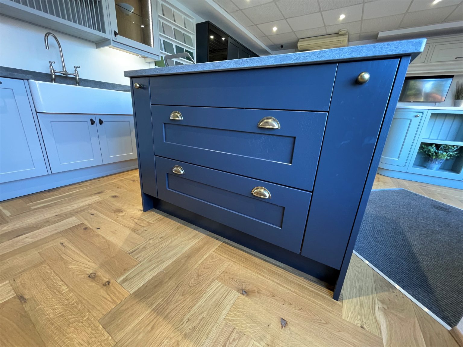 ExDisplay Kitchen with Island and Appliances for Sale