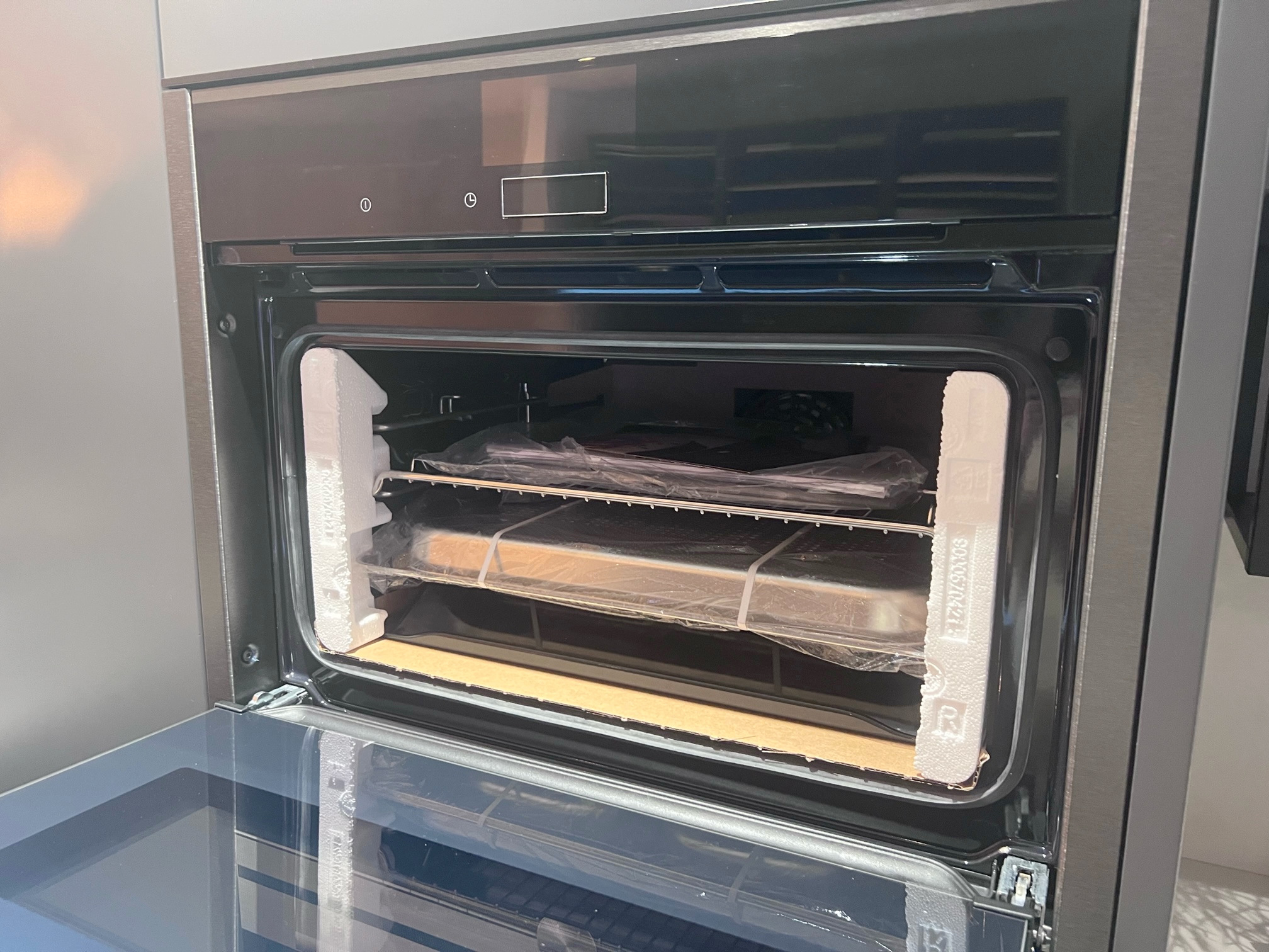 Ex Display NEFF Builtin compact oven with steam function The Used