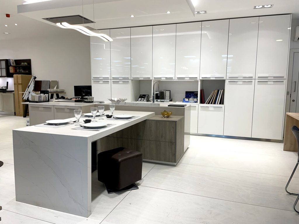 Ex Display Nova Cucina Kitchen in White Gloss with Island, Breakfast