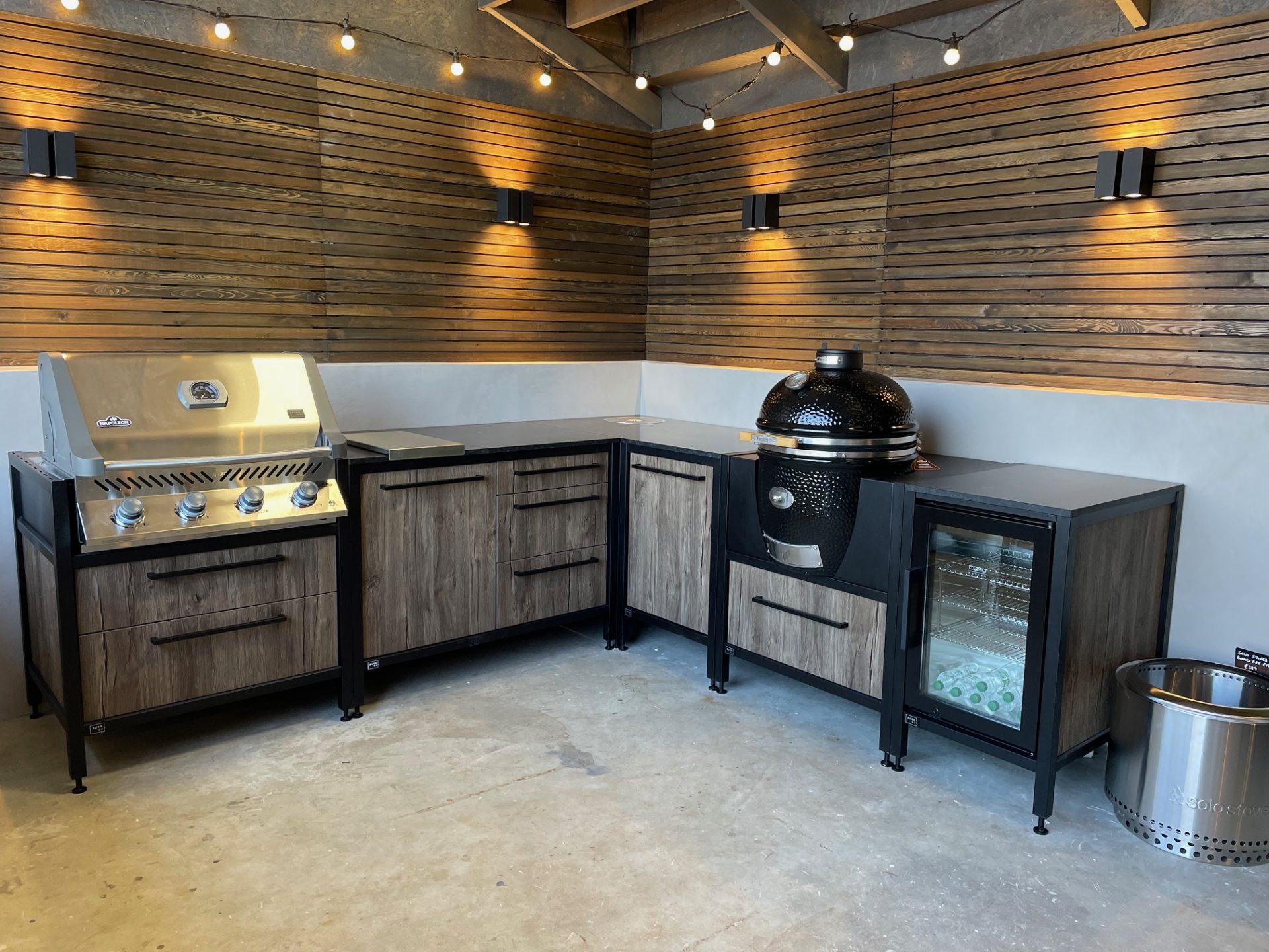 Ex Display Burnout Outdoor Kitchen with Napoleon Grill, Komado