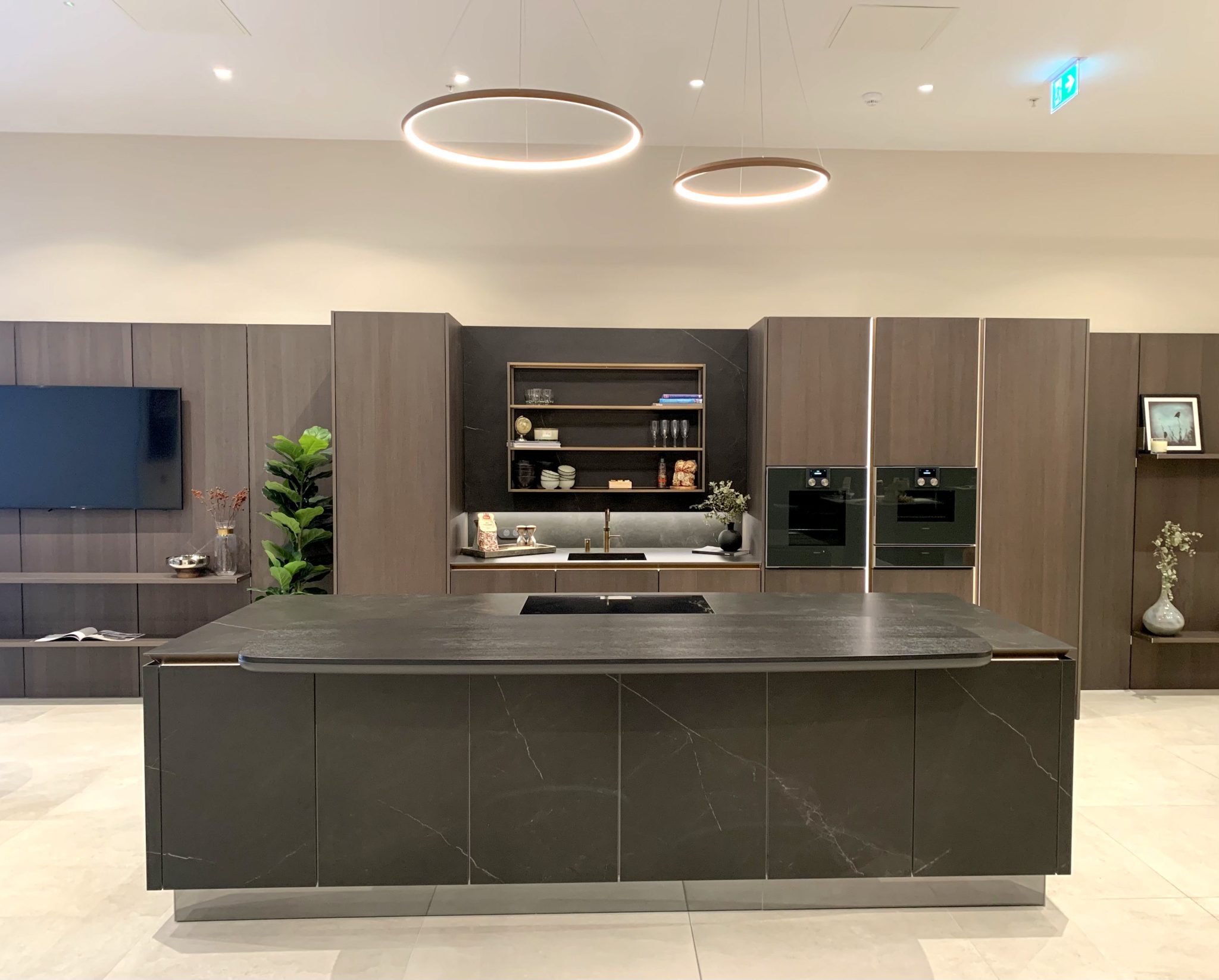 Ex Display Siematic Kitchen With Island, Worktops and Optional Appliances Used The Used