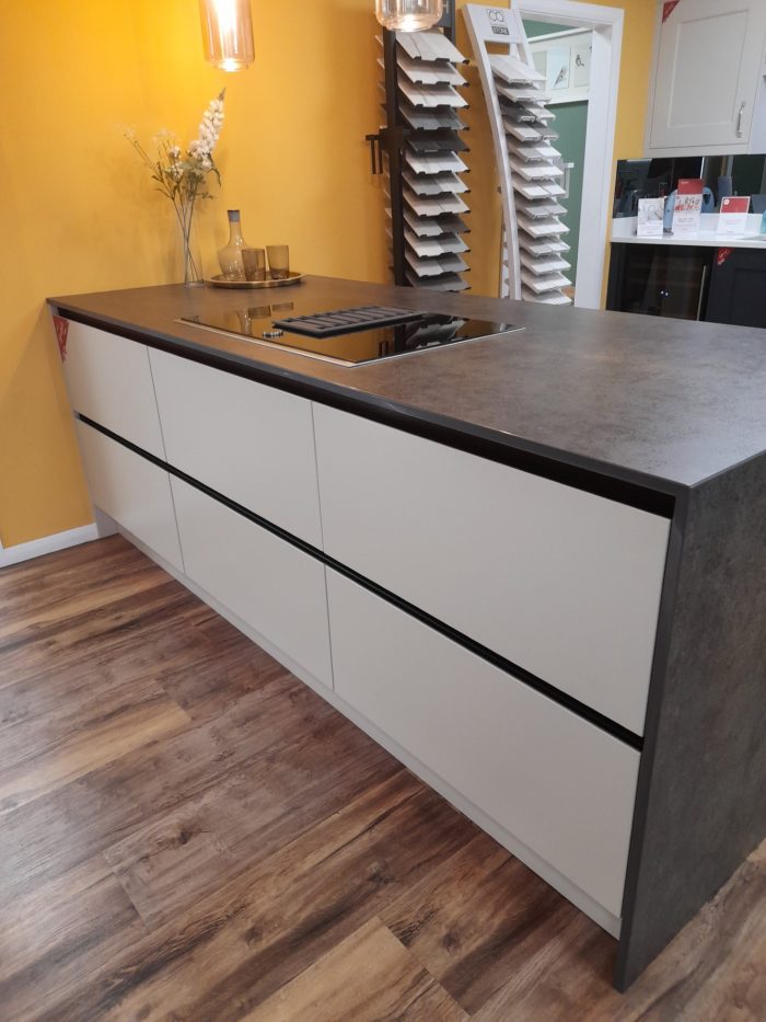 Ex Display Symphony Linear Avant Kitchen with Neolith Worktops and ...