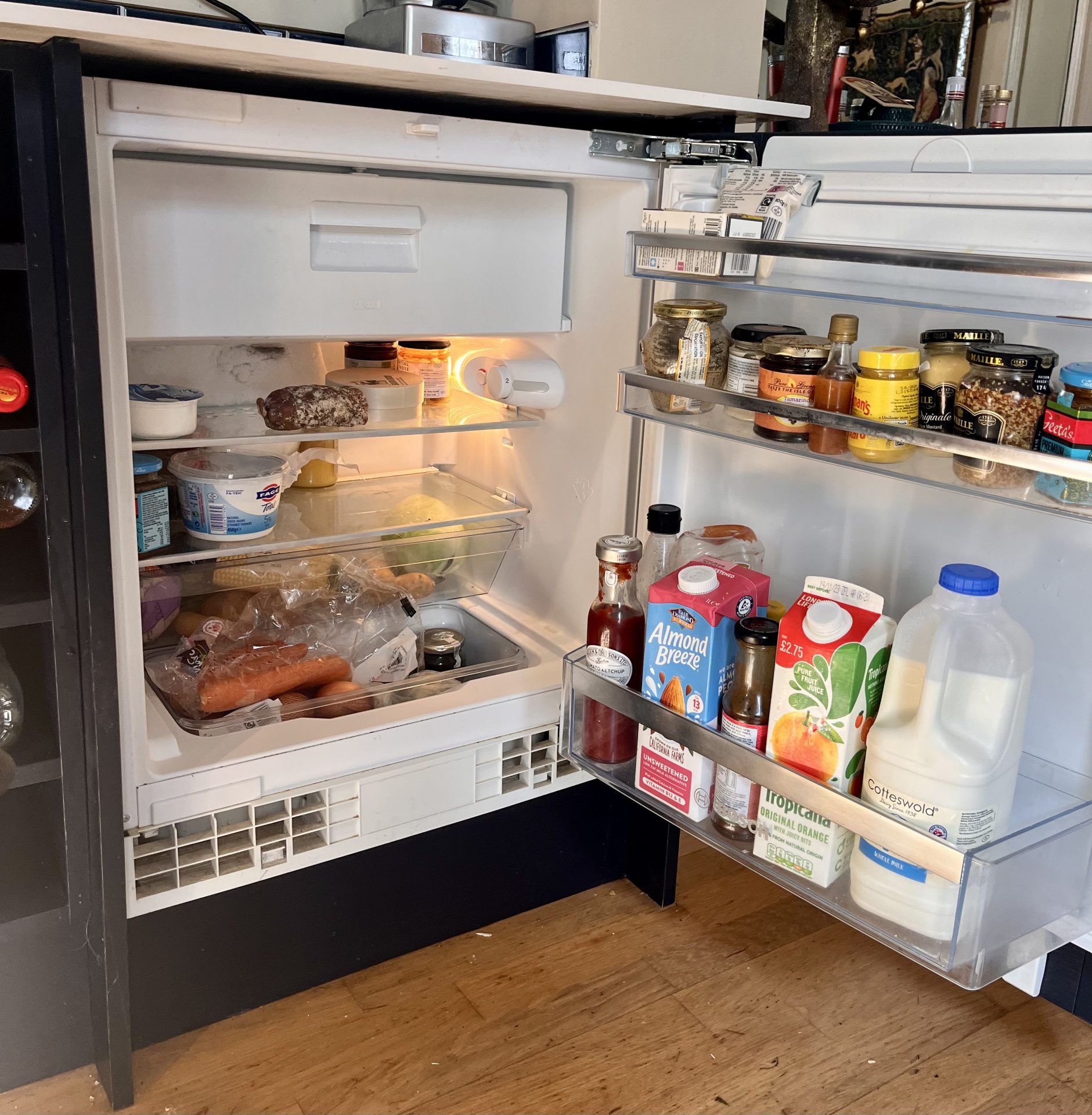 Howdens Kitchen with Worktops and Appliances - Used - The Used Kitchen ...