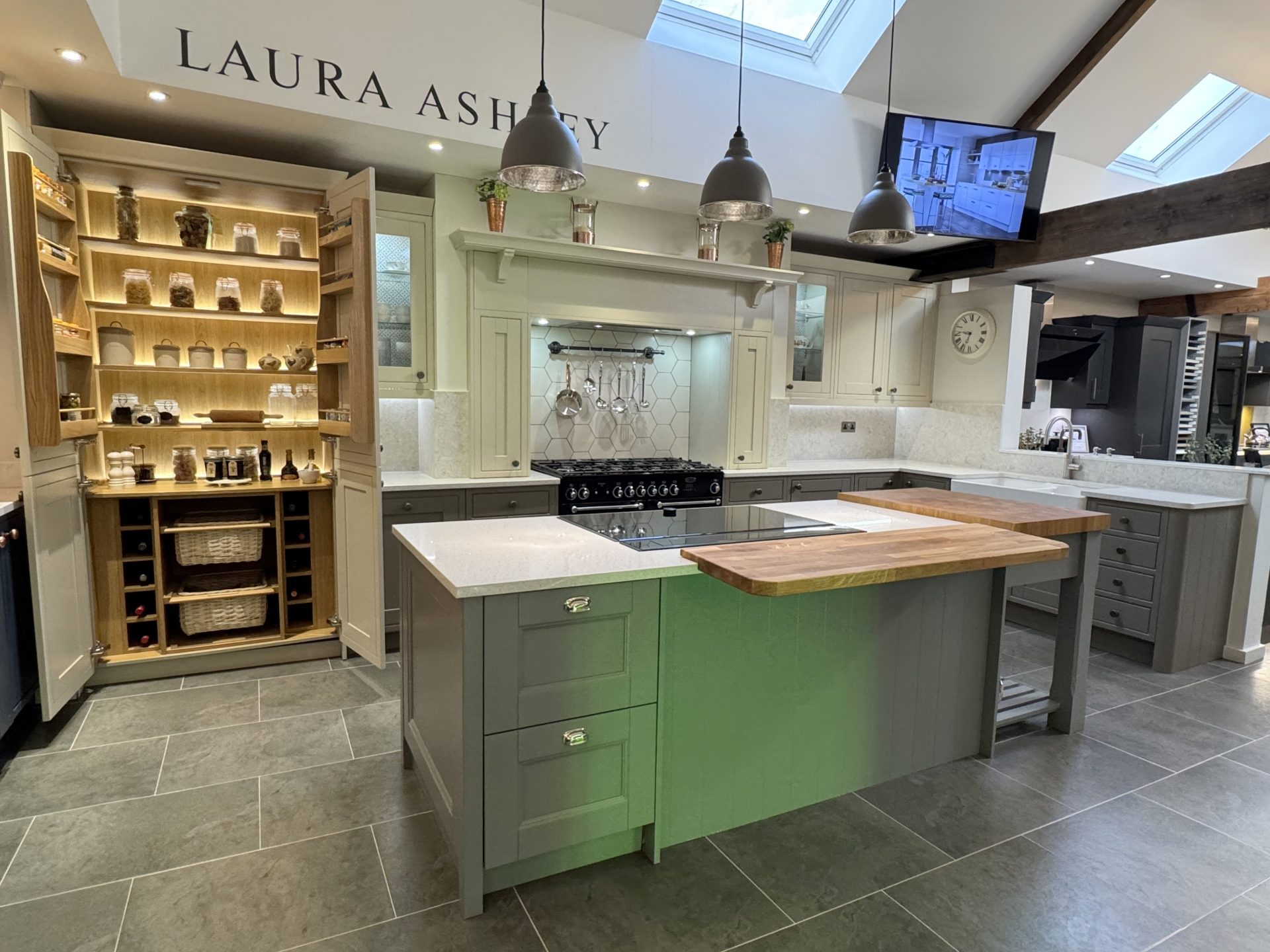 Ex Display Laura Ashley Kitchen With Island and Quartz Worktops