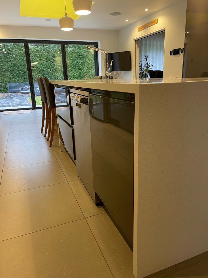 Howdens Kitchen With Worktops and Appliances - Used - The Used Kitchen ...