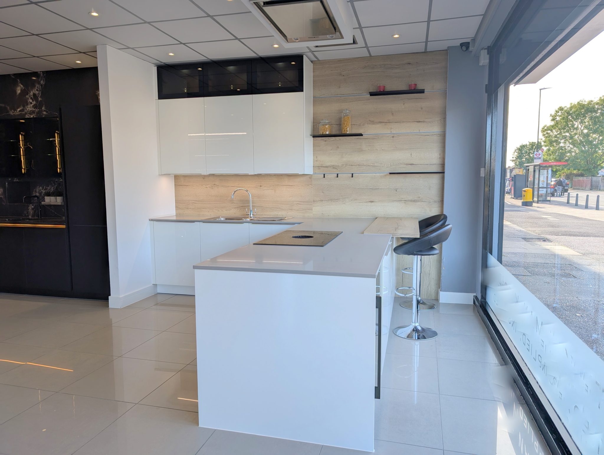 Ex Display White Gloss Pronorm Proline Kitchen With Silestone Worktops ...