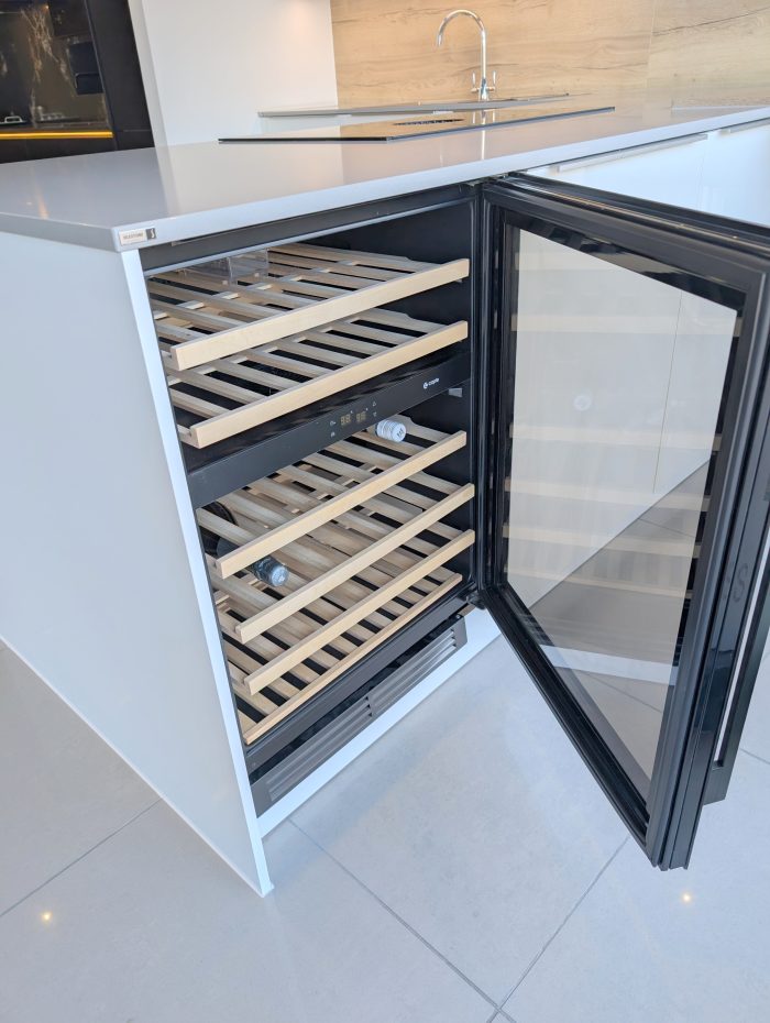 Ex Display White Gloss Pronorm Proline Kitchen With Silestone Worktops ...