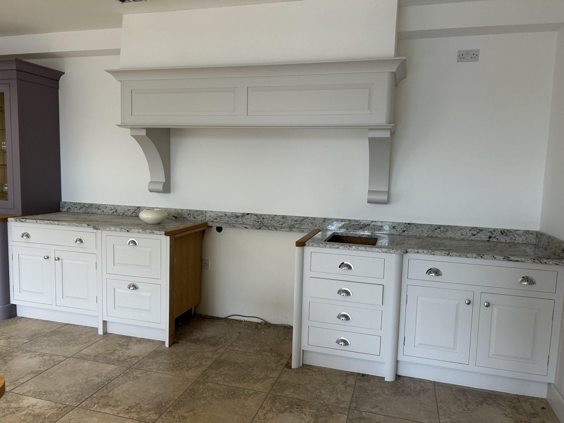 Painted Kitchen With Granite Worktop and Extractor - The Used Kitchen ...