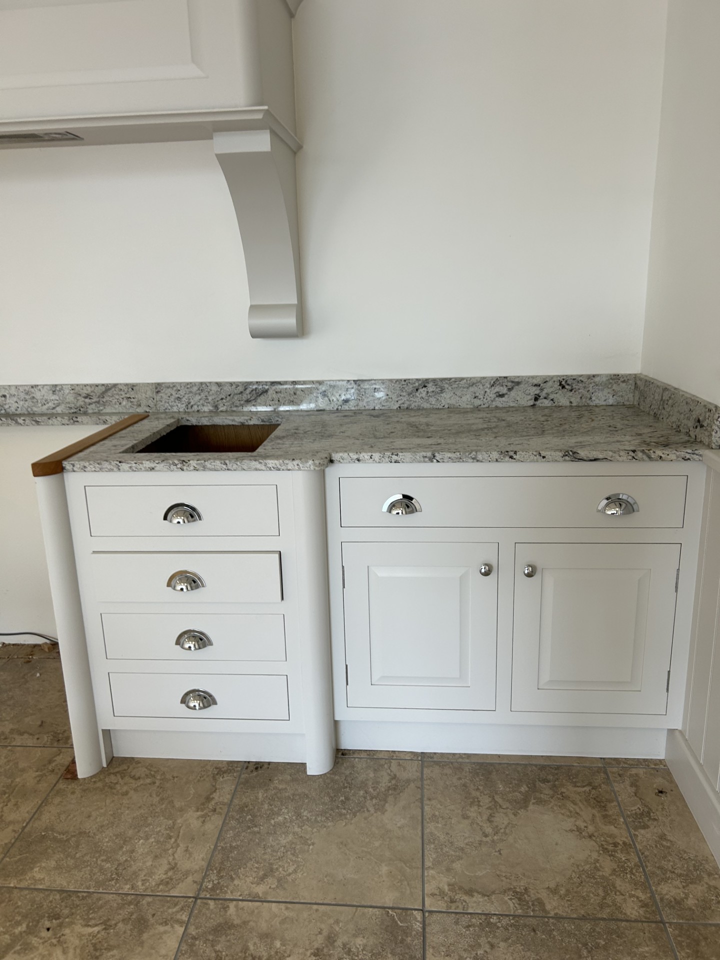 Painted Kitchen With Granite Worktop and Extractor - The Used Kitchen ...
