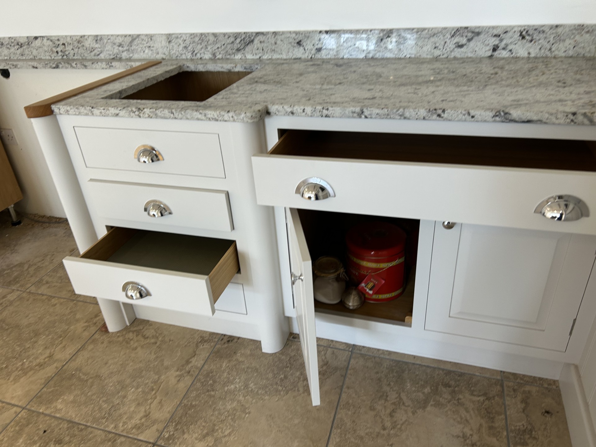 Painted Kitchen With Granite Worktop and Extractor - The Used Kitchen ...