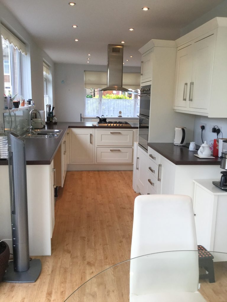 Howdens Tewkesbury Antique Kitchen ] The Used Kitchen Company