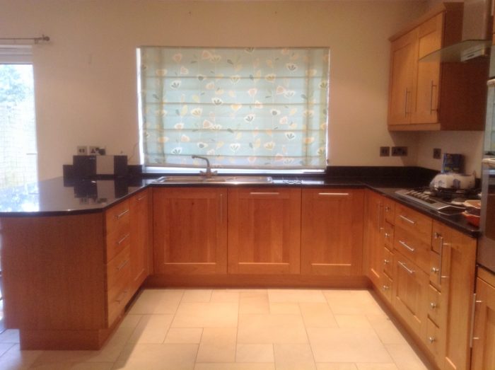 Approx 8yr Old Howdens Tewkesbury Oak Kitchen, Worktops and Appliances