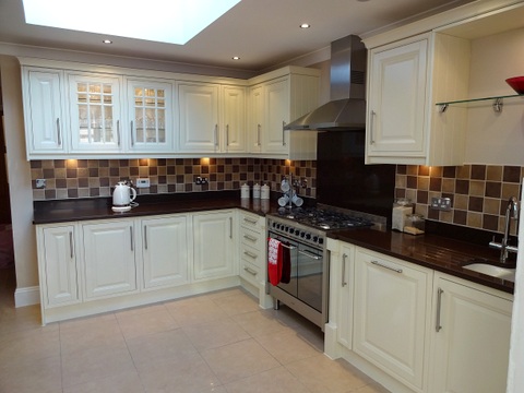 Approx 6yr Kitchen with Worktops, Utility and Appliances