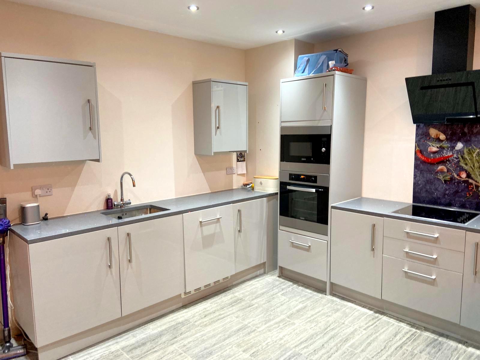 Howdens Kitchen with Worktops ] The Used Kitchen Company